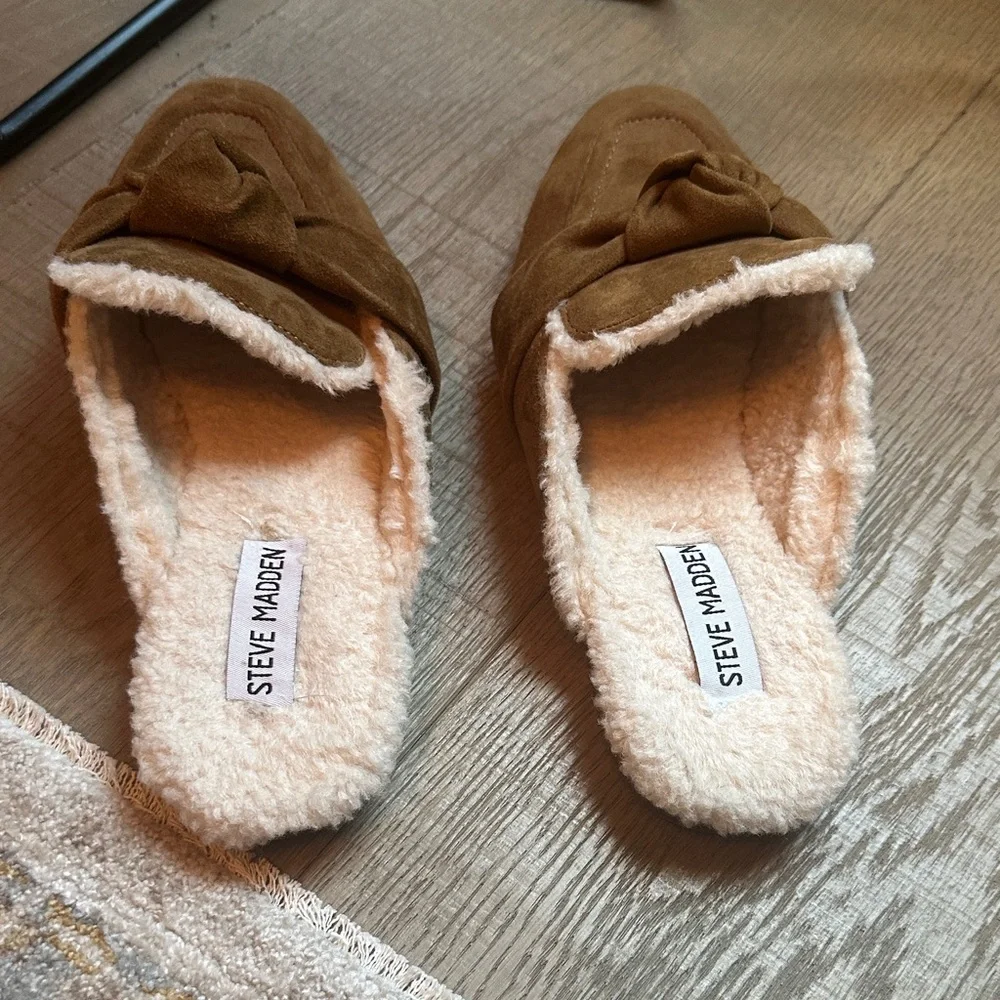 Steve Madden Tan Suede Mules with Bow - Picture 4 of 4